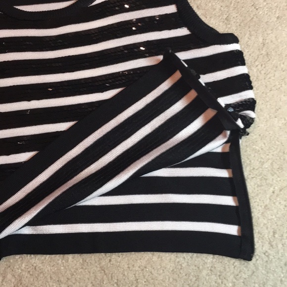 Gianfranco Ferre crop sweater, w/sequined front😍 - Picture 5 of 6